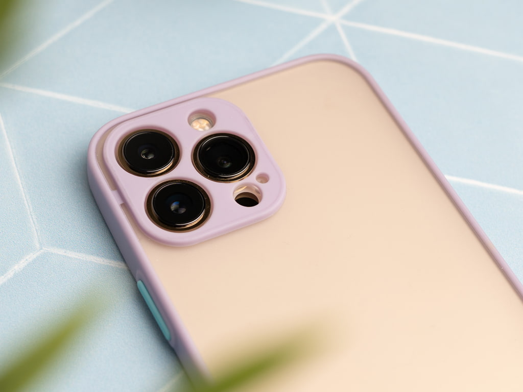 Pevný, gumový obal na iPhone 13 Pro - Fialový - 4